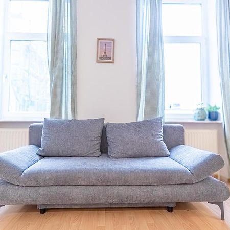 Spacious Shared Apartment Schoenbrunn Виена Екстериор снимка