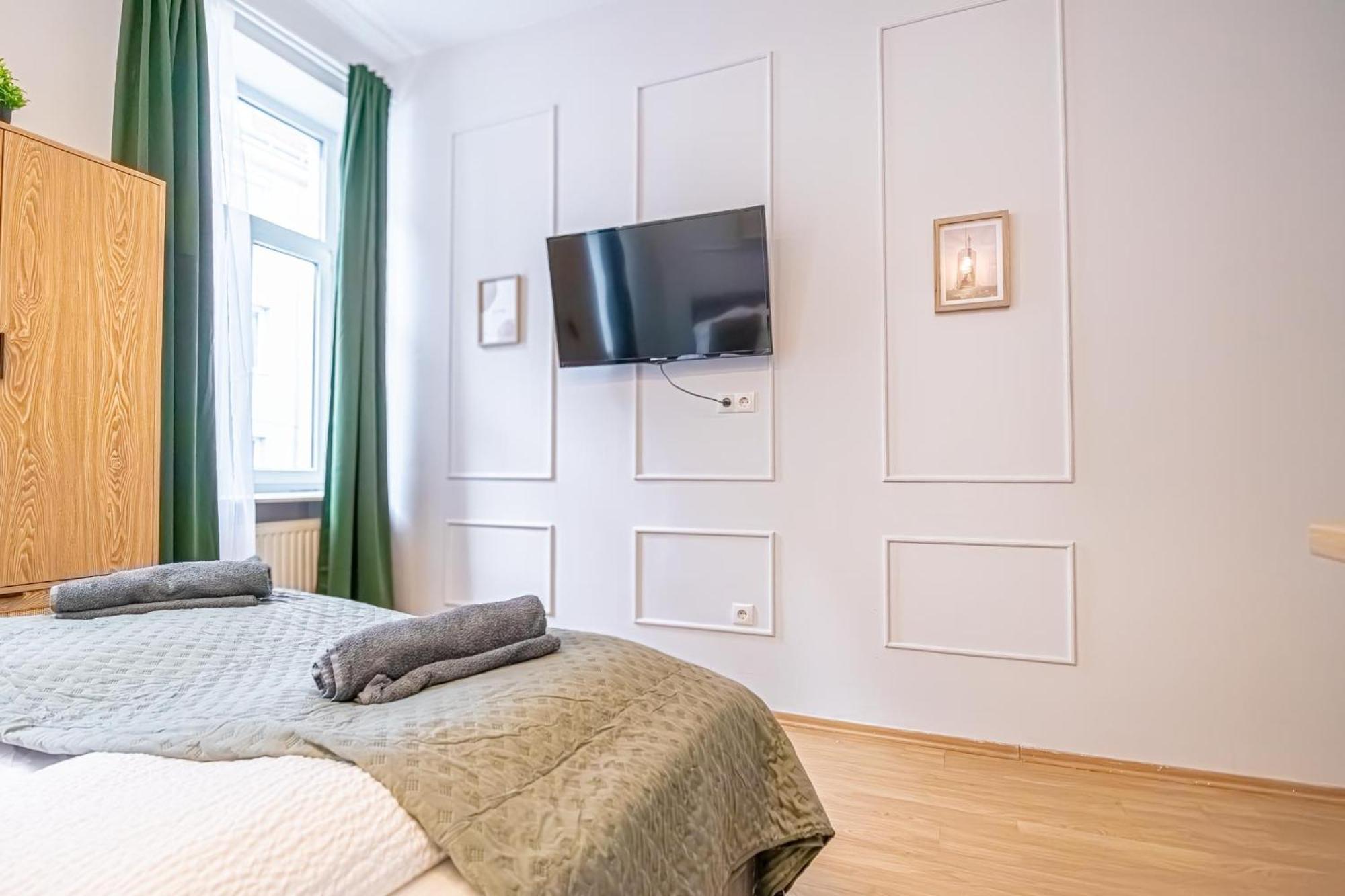 Spacious Shared Apartment Schoenbrunn Виена Екстериор снимка